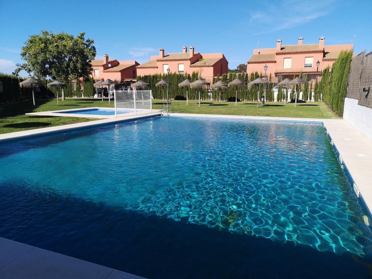 Villa Aznalcazar Sanlúcar la Mayor Exteriér fotografie